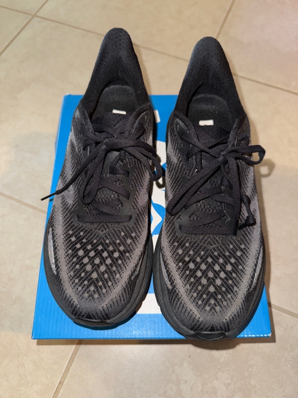 Hoka One One Women’s Clifton 9 Black Shoes Size 8B gently used